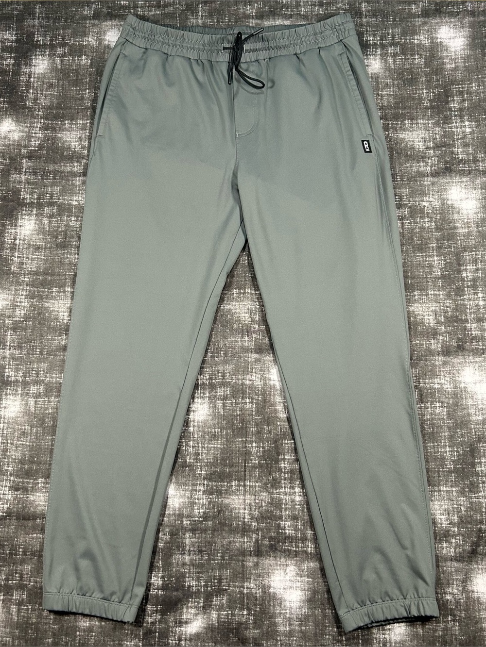 Rhone Joggers Mens Large 34x29 Gray Stretched Tapered Active Performance Pants